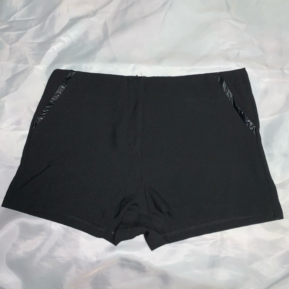 FASHION SHORTS - Picture 5 of 6